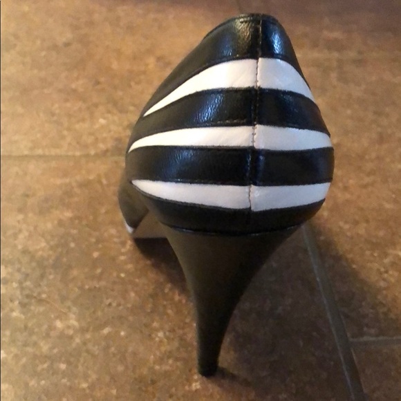 Shoes - Picture 4 of 4